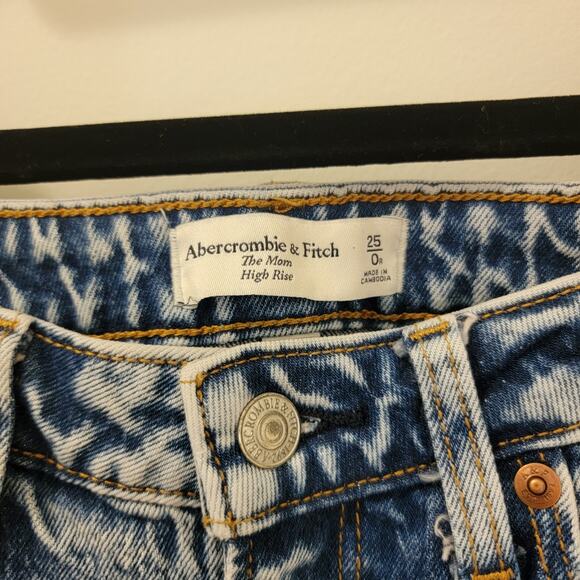 Abercrombie & Fitch Curve Love The‎ Mom High Rise Acid Wash Size 25/0 - Picture 3 of 5